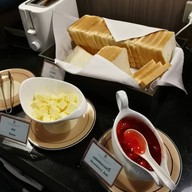 โรงแรมสองพันบุรี