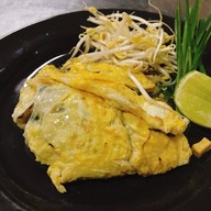 เมนูของร้าน หอยทอด ผัดไท สี่แคว ตลาดป่าก่องิ้ว -