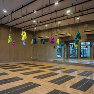 บรรยากาศ OM Factory Yoga Studio (Bangkok) คริสตัล ดีไซน์ เซ็นเตอร์ (CDC) เลียบด่วน เอกมัยรามอินทรา