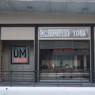 หน้าร้าน OM Factory Yoga Studio (Bangkok) คริสตัล ดีไซน์ เซ็นเตอร์ (CDC) เลียบด่วน เอกมัยรามอินทรา