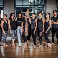 OM Factory Yoga Studio (Bangkok) คริสตัล ดีไซน์ เซ็นเตอร์ (CDC) เลียบด่วน เอกมัยรามอินทรา