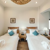33 Poshtel