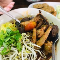 เมนูของร้าน คุณ ภัทร ข้าวซอยไก่ ขนมจีนน้ำเงี้ยว