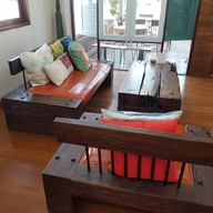 บรรยากาศ Something About Earn