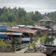 หน้าร้าน ร้านอาหารสองบัว