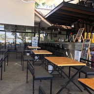 หน้าร้าน Take View Seafood  ริมบึงหนองโคตร