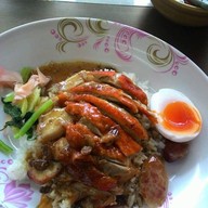 หมูแดงแสงทอง (สุทธิสาร) สนามบินน้ำ