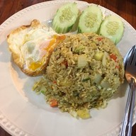 ขนมจีนนั่งยอง