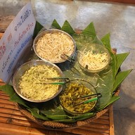ขนมจีนนั่งยอง
