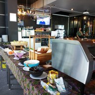 บรรยากาศ Mandy Nok Hotel ห้องอาหารสกุณา
