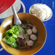 เมนูของร้าน ก๋วยเตี๋ยวลูกชิ้นหาดใหญ่ถนัดศรี