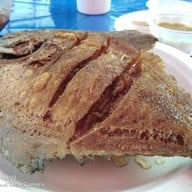 เมนูของร้าน ตลาดนัดอาหารทะเล ท่าเรือพลี