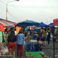 บรรยากาศ ตลาดนัดอาหารทะเล ท่าเรือพลี