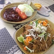 สุนีย์ปลาคัง หมู่บ้านลานทอง