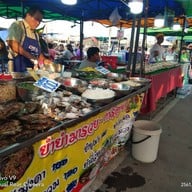 บรรยากาศ ตลาดนัดอาหารทะเล ท่าเรือพลี