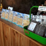 หน้าร้าน ช.ช้าง ส้มตำยกครก ปัว จ.น่าน ศิลาแลง