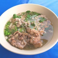 เมนูของร้าน ธวัชชัย ต้มเลือดหมู