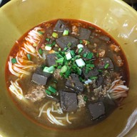 เมนูของร้าน น้ำเงี้ยวป้าสุข ก๋วยเตี๋ยว 12 ปันนา สีลม