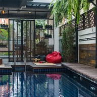 33 Poshtel