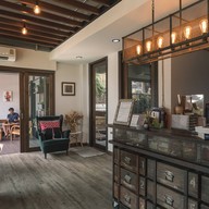 33 Poshtel