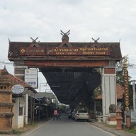 บ้านถวาย
