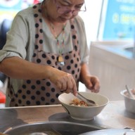 ก๋วยเตี๋ยวเนื้อตุ๋นเฮียปอ ถนนอำเภอ เมืองสุราษ