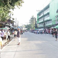 ตลาดสะพานยูง