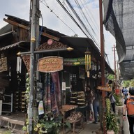 บ้านถวาย