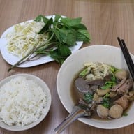 ก๋วยเตี๋ยวเนื้อตุ๋นเฮียปอ ถนนอำเภอ เมืองสุราษ