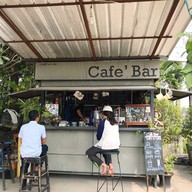 Cafe’ Bar