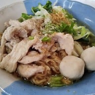 เมนูของร้าน ก๋วยเตี๋ยวน้องบาวบ่อเกลือ