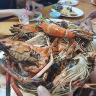 เมนูของร้าน ผ่องพรรณกุ้งเผา ตลาดกลางอยุธยา