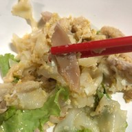 เมนูของร้าน ก๋วยเตี๋ยวคั่วไก่กระทะทองเหลือง เยาวราช