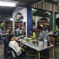 บรรยากาศ คิ้มหมูย่างเกาหลี