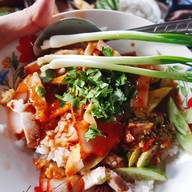 อ้วนข้าวหมูแดง