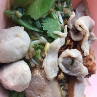 นายเชวงก๋วยเตี๋ยว (ลูกชิ้นหมูท่าตะโก)