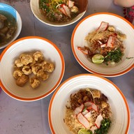 เมนูของร้าน ก๋วยเตี๋ยวไทยโบราณ 20 บาท