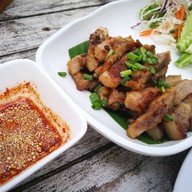 เมนูของร้าน The Three Little Pigs ท่าตลาด