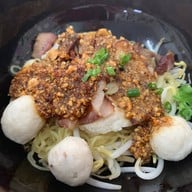 เมนูของร้าน เฮียปิง ก๋วยเตี๋ยวลูกชิ้นปลาหมึก หาดใหญ่
