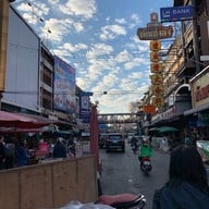 ตลาดวโรรส