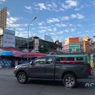 ตลาดวโรรส