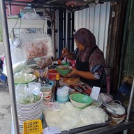 หน้าร้าน พี่เหรียม บ้านบนสงขลา