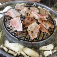 พุงกางหมูกระทะ