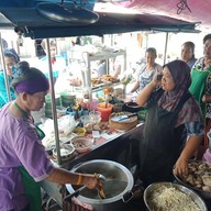 หน้าร้าน พี่เหรียม บ้านบนสงขลา