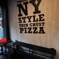 บรรยากาศ Dr.Pizza สุขุมวิท22