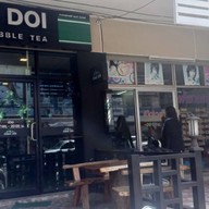 หน้าร้าน ชาวดอยคอฟฟี่ แอนด์บับเบิ้ลที แยก รพ. ร้อยเอ็ด