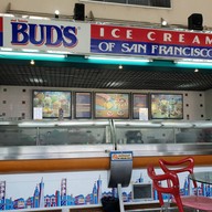 บรรยากาศ BUD'S ice cream ปั๊มไทยออยล์ ศรีราชา