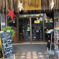 หน้าร้าน Art Cafe ประตูท่าแพ
