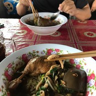 ก๋วยเตี๋ยวเป็ดตุ๋นป้านิ่ม