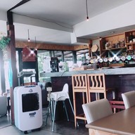บรรยากาศ E.A.T. @ Khaoyai Bar & Bistro